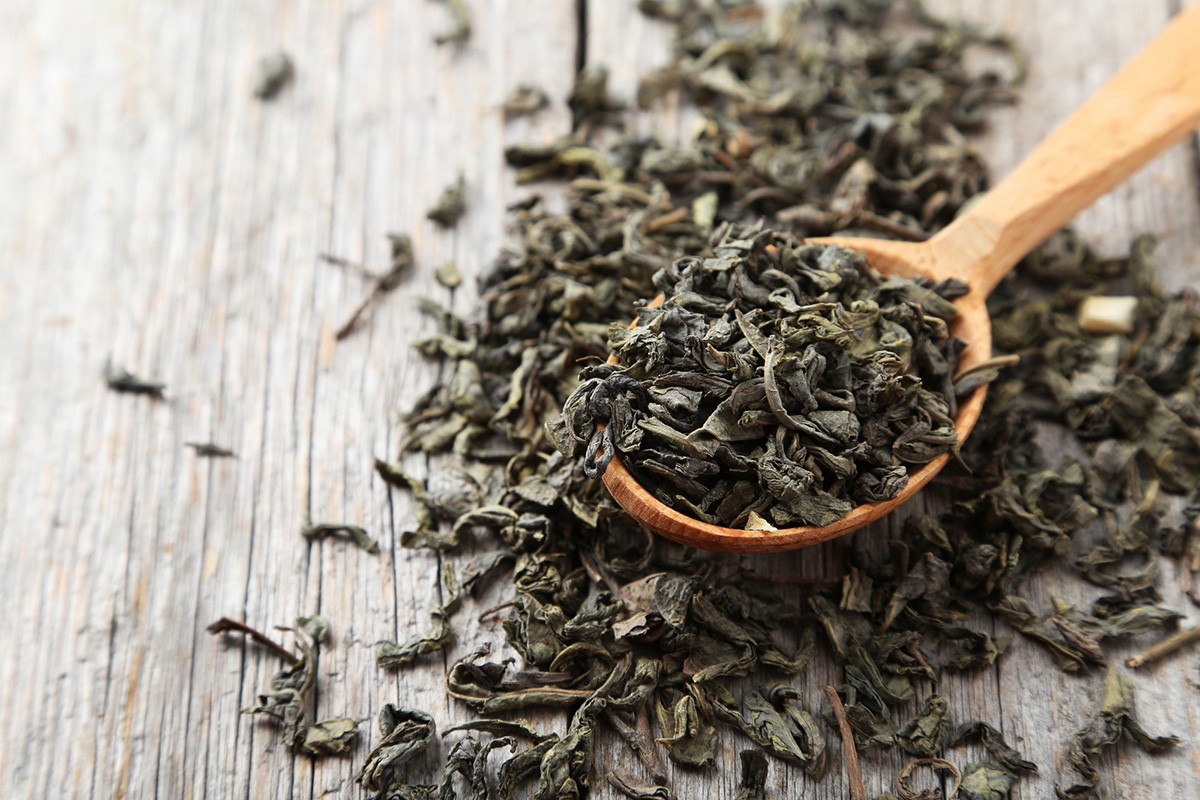 茶叶与茶汤对照展示，便于观察汤色与叶底